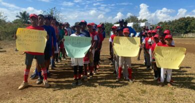 Más de 150 niños deportistas a punto de quedarse sin el play los hornillos en Villa Mella